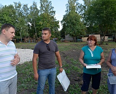 Александр Рем общается с жителями села Спасское
