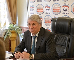 Михаил Грязев выступает с докладом