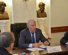 Михаил Грязев ведет заседание