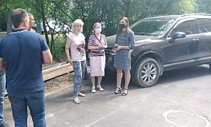 Анастасия Дементьева приняла участие в приемке работ по благоустройству двора 